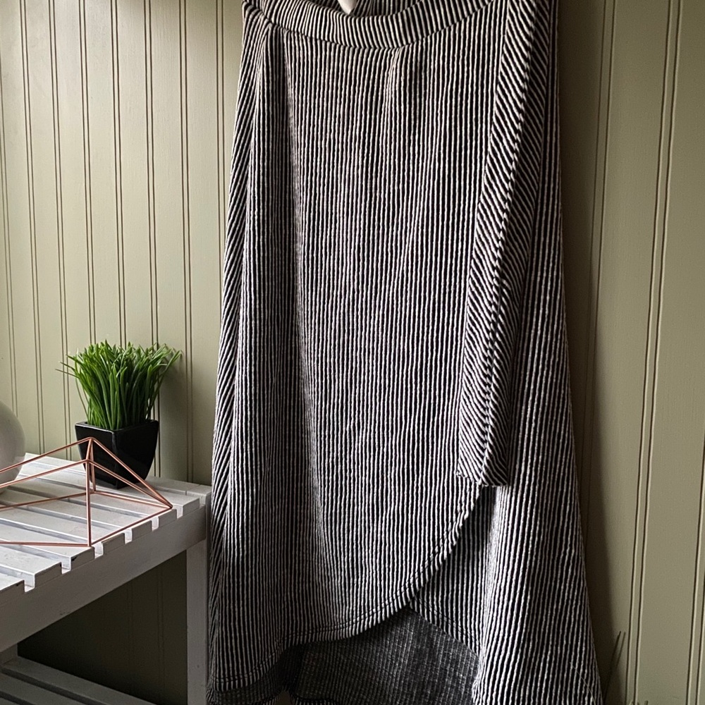 3/$18 sale! Caution to the wind side tie skirt